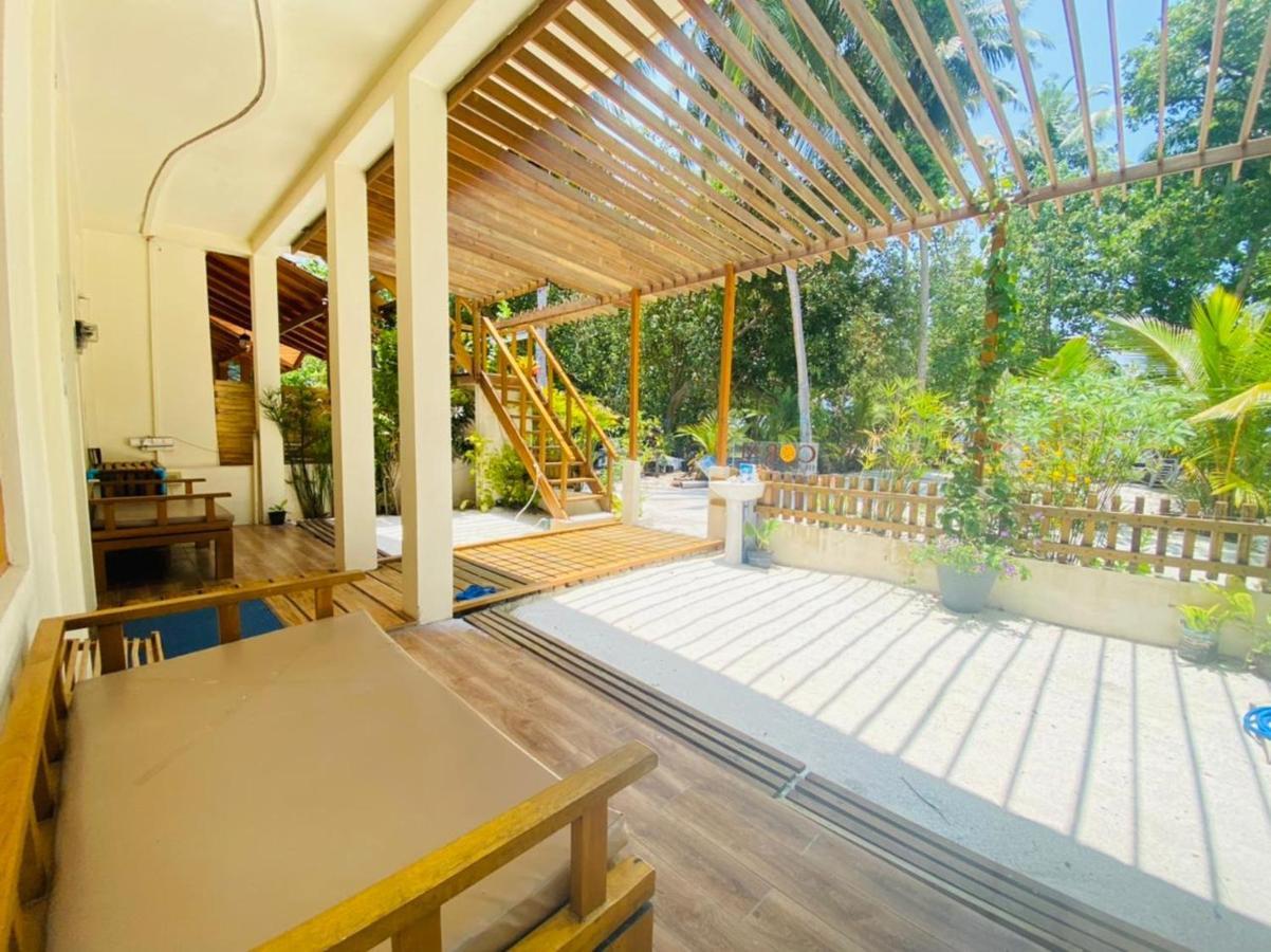Coral Maldives Гостевой дом Хангнаамеедхоо