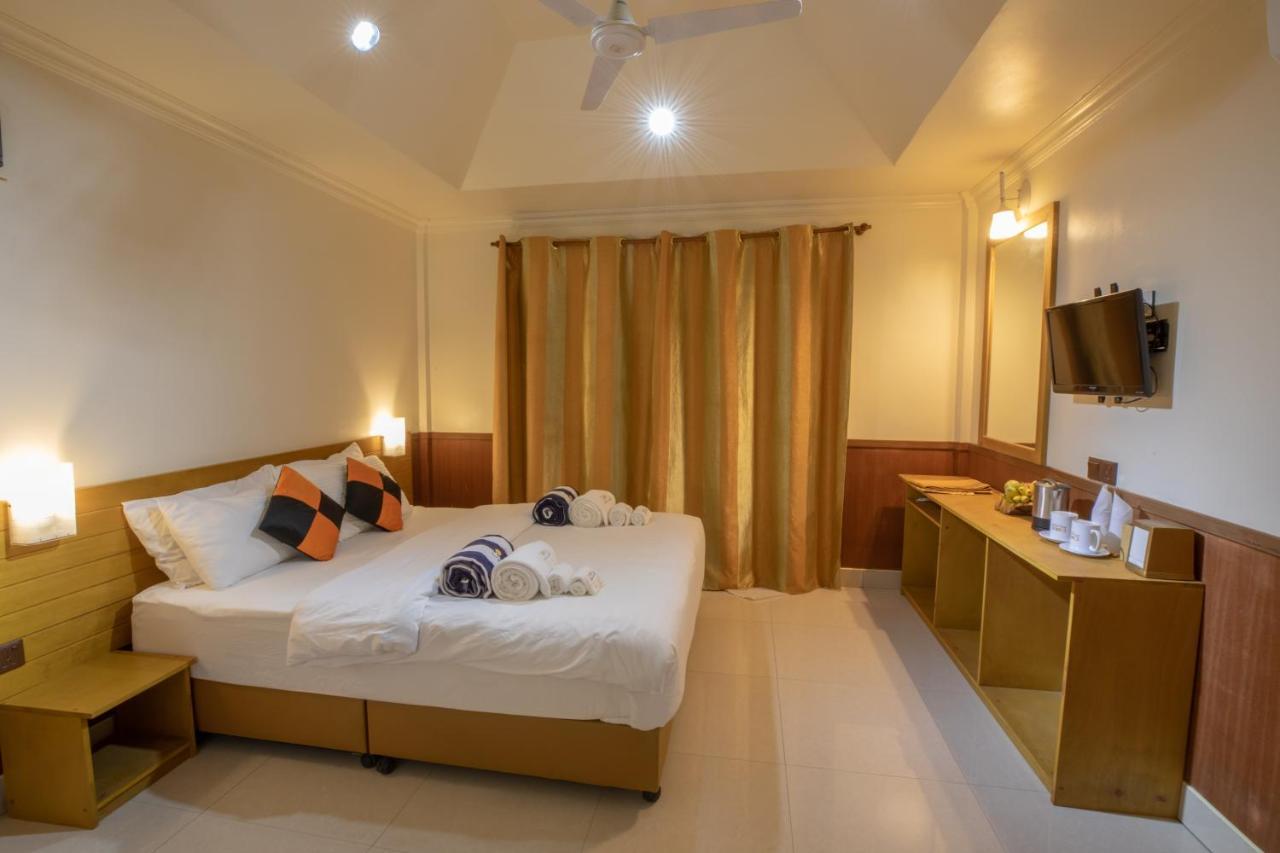 Coral Maldives Гостевой дом Хангнаамеедхоо